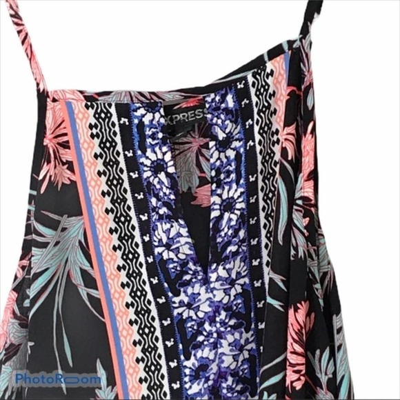 Express handkerchief hem key hole blouse - Picture 5 of 7